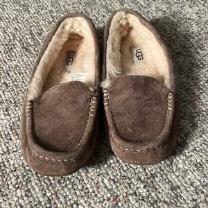 Ugg slippers size 5